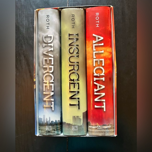 The Divergent Series by Veronica Roth boxed set. Divergent, Insurgent, Allegiant - Picture 1 of 4